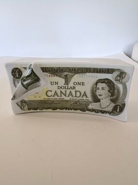 VINTAGE Canadian One Dollar Bill Stack Ceramic Bank 6” x 2” Queen Elizabeth RARE